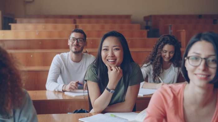 İngilizce Test Çözme Uygulaması: Dil Öğreniminde Yeni Bir Yaklaşım